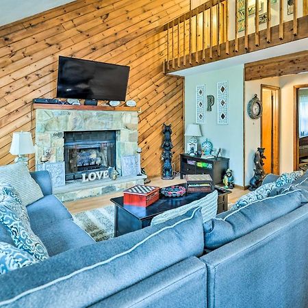 Poconos Vacation Home Walk To Locust Lake! Pocono Lake エクステリア 写真
