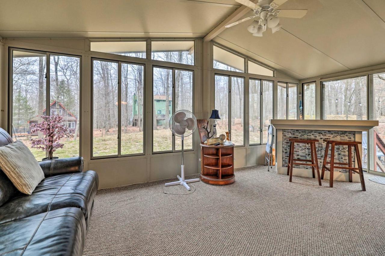 Poconos Vacation Home Walk To Locust Lake! Pocono Lake エクステリア 写真