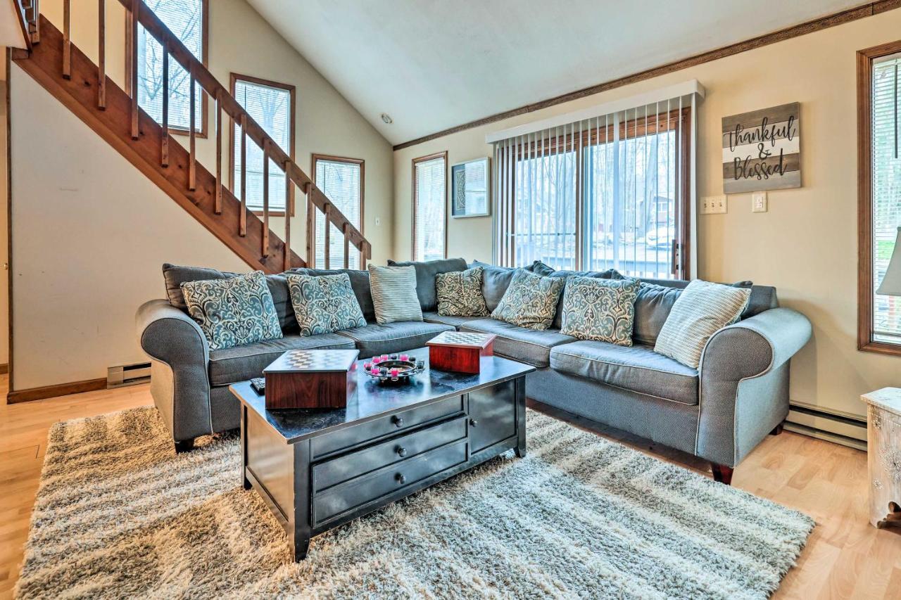 Poconos Vacation Home Walk To Locust Lake! Pocono Lake エクステリア 写真