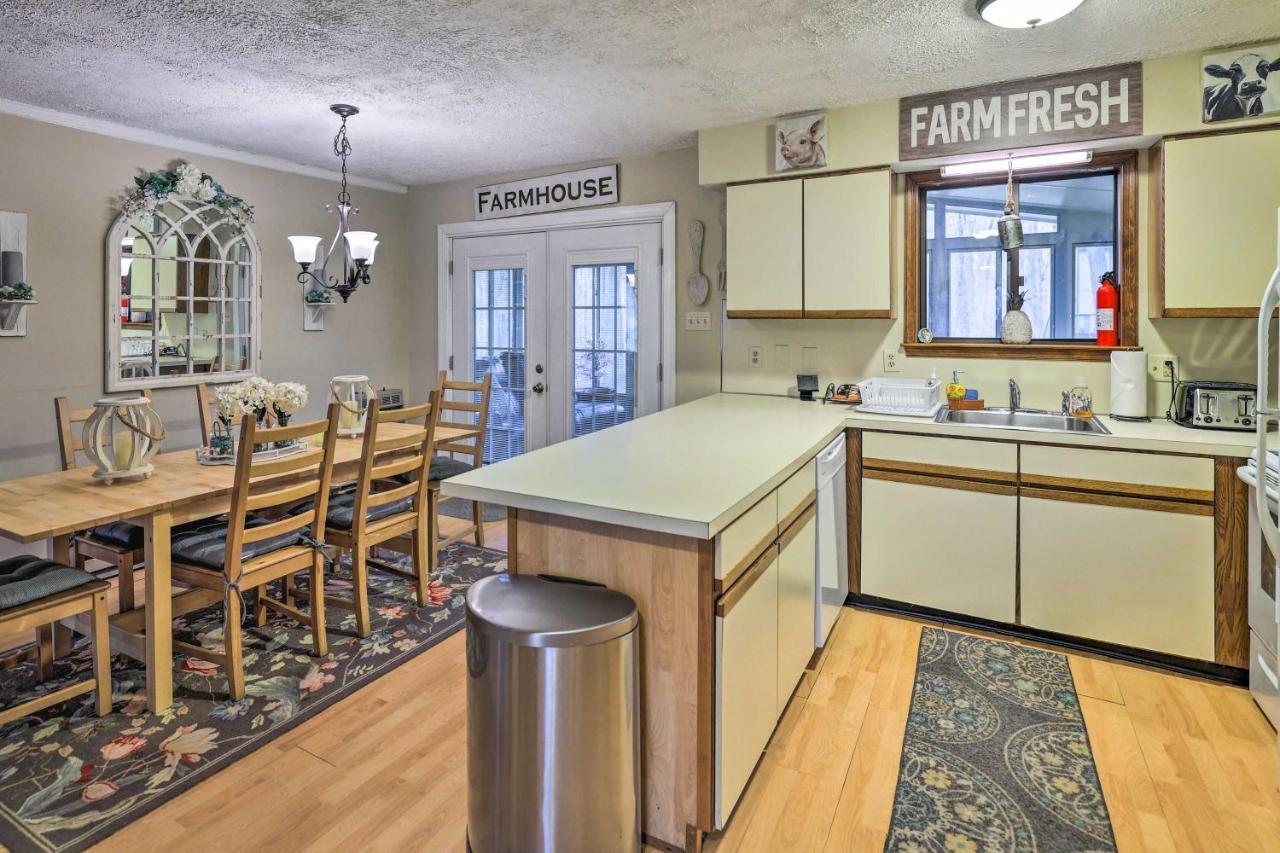 Poconos Vacation Home Walk To Locust Lake! Pocono Lake エクステリア 写真