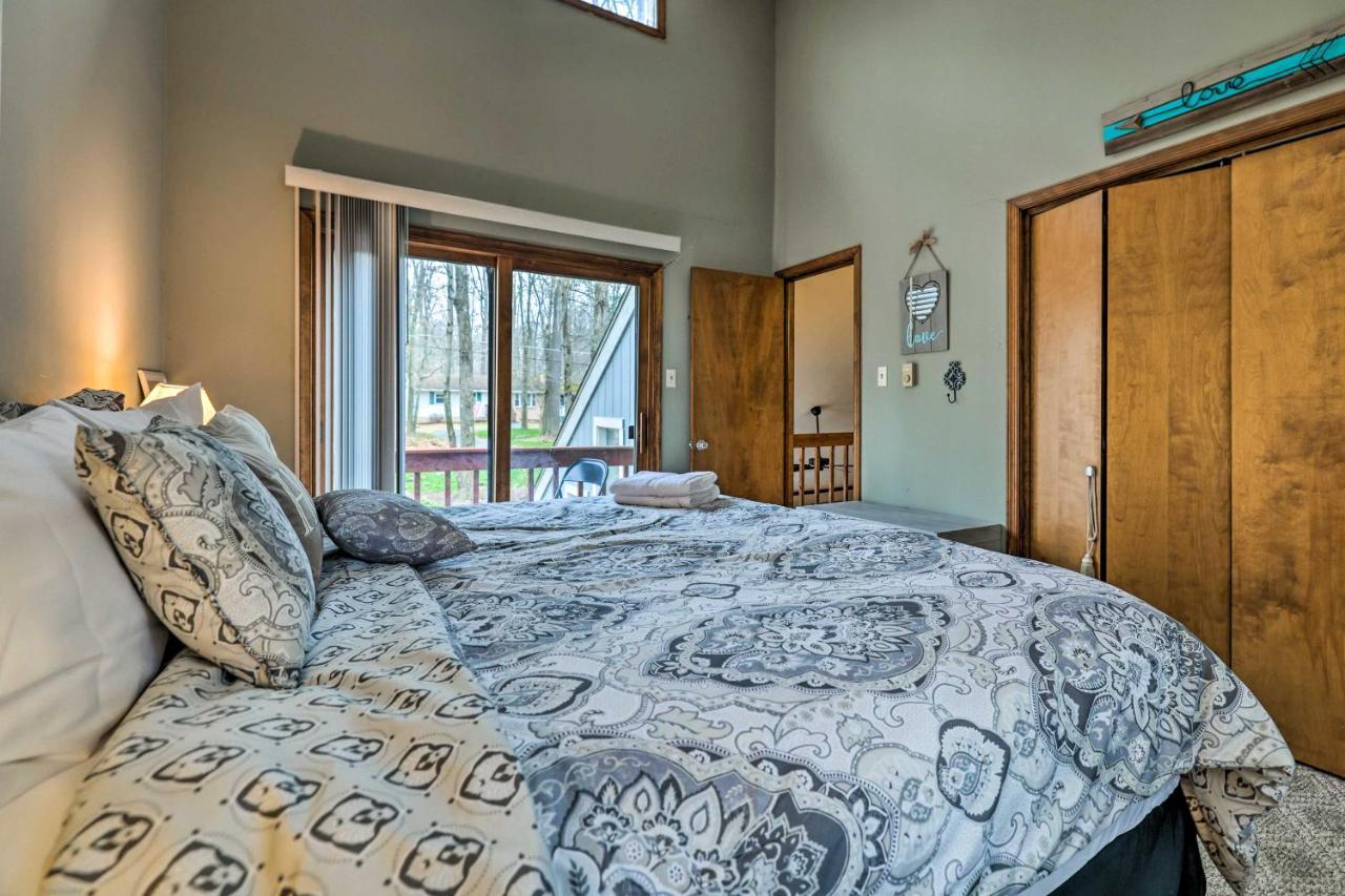 Poconos Vacation Home Walk To Locust Lake! Pocono Lake エクステリア 写真