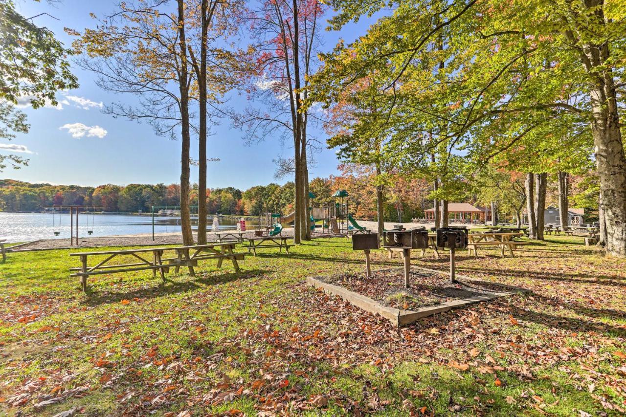 Poconos Vacation Home Walk To Locust Lake! Pocono Lake エクステリア 写真